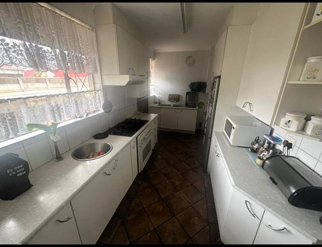 4 BEDROOM HOUSE FOR SALE IN FREEWAY PARK